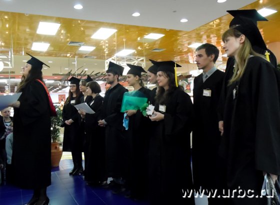 К ребятам присоединились помощники — волонтеры