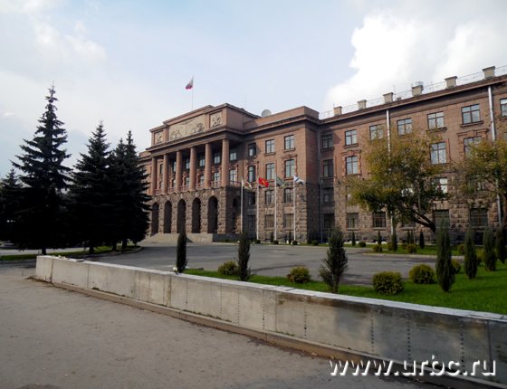 Ограждай и властвуй: военные самовольно возводят забор в центре Екатеринбурга