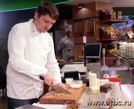 Ингредиент шоколадных маффинов — грецкие орехи Ингредиент шоколадных маффинов — грецкие орехи