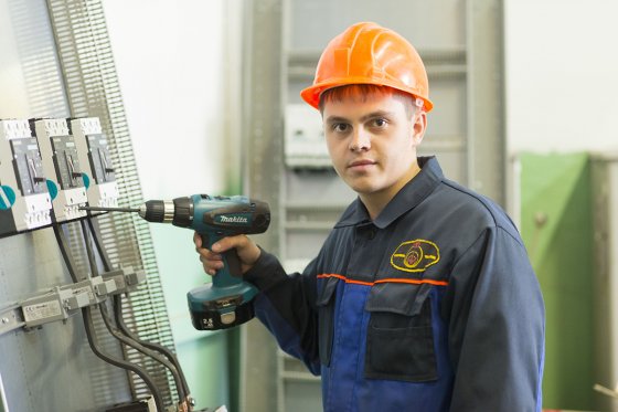 Cлесарь-электромонтажник Александр Симонов Cлесарь-электромонтажник Александр Симонов