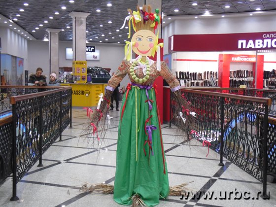 В ТРЦ «Гринвич» открылась выставка кукол Маслениц