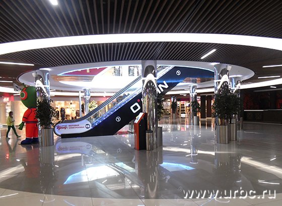 Мрачные лабиринты ТРЦ «Глобус» пугают посетителей Мрачные лабиринты ТРЦ «Глобус» пугают посетителей