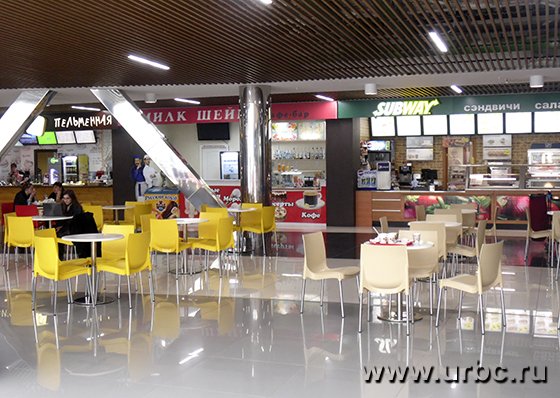 Основными посетителями фуд-корта в «Глобусе» стали сотрудники бутиков Основными посетителями фуд-корта в «Глобусе» стали сотрудники бутиков