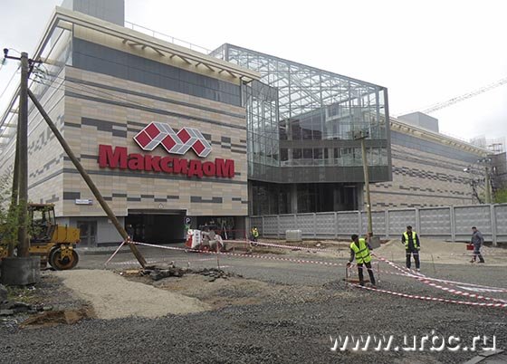 «Максидом» после открытия по-прежнему напоминает стройку «Максидом» после открытия по-прежнему напоминает стройку