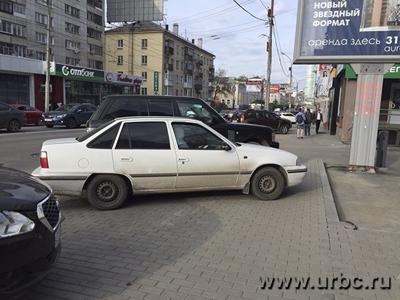 Обычный пейзаж на Малышева. Куда смотрит ГИБДД?