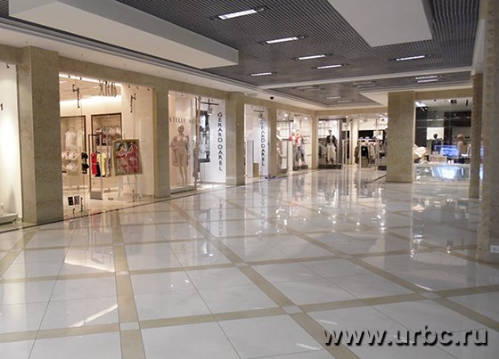 К середине дня помещения ТЦ до сих пор без посетителей