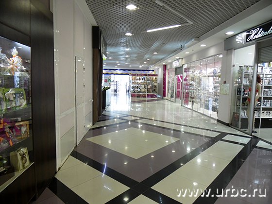 На первом этаже нет вакантных торговых площадей На первом этаже нет вакантных торговых площадей