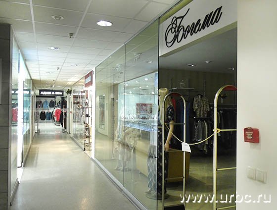 Пустеют не только коридоры центра, но и торговые площади