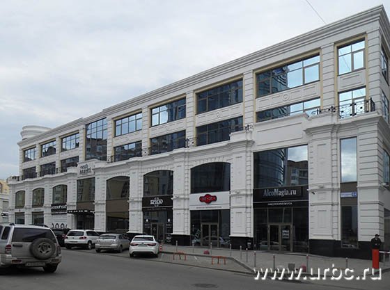 Недавно открывшаяся галерея Vazetti до сир пор заполнена лишь наполовину