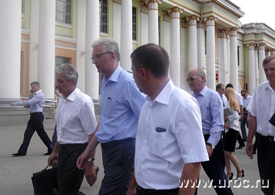 Александр Якоб вместе с комиссией проверил состояние Привокзальной площади Александр Якоб вместе с комиссией проверил состояние Привокзальной площади