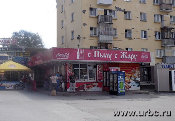 Прошлый арендатор площади уже начал возвращать незаконные сооружения Прошлый арендатор площади уже начал возвращать незаконные сооружения