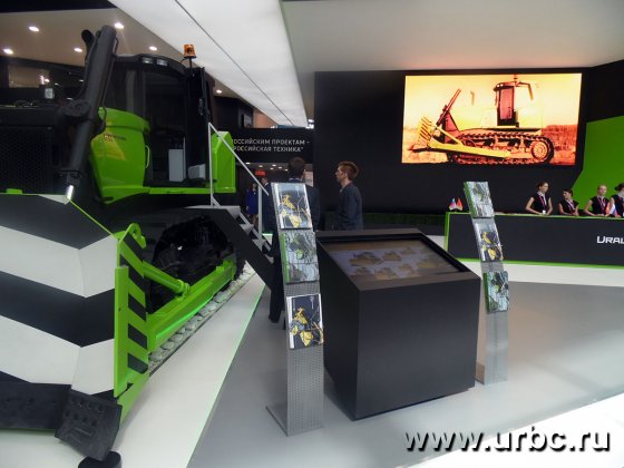 Цифровые экраны на стенде УВЗ