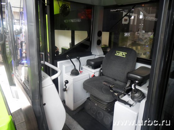 Салон бульдозера нового поколения