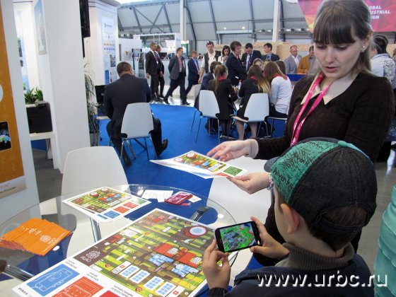 Самые внимательные из маленьких гостей стенда смогут получить призы от информационного центра