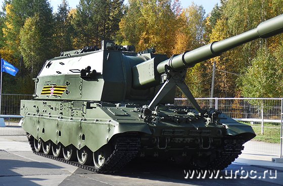 Изюминкой выставки всегда был показ действующих образцов военной техники