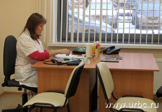 Медперсонал поликлиники готовится к завтрашнему приему первых пациентов Медперсонал поликлиники готовится к завтрашнему приему первых пациентов