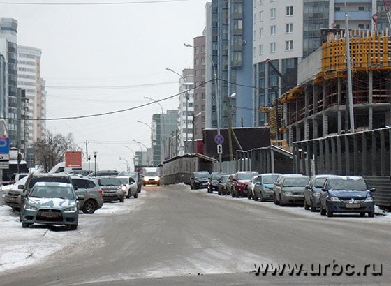 Сегодня ул. Шейнкмана больше похожа на одну сплошную стоянку машин