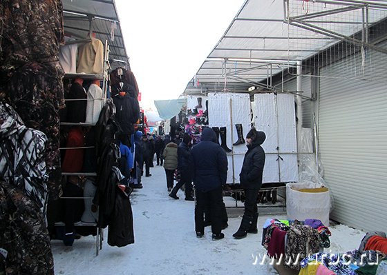 Торговцы арендуют места на улице, стремясь сэкономить