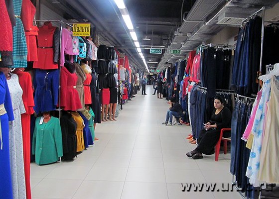 Даже в павильонах посетителей крайне мало