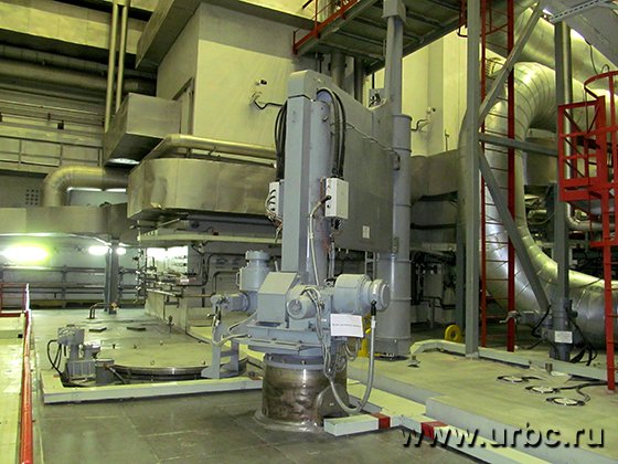 Эксперты познакомили участников пресс-тура с работой механизма загрузки топлива в реактор