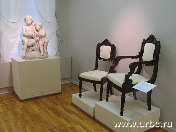 На одном пространстве можно увидеть произведения разных видов искусства одной эпохи