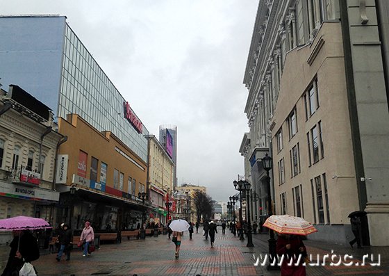 В конце 2015 года практически вплотную к ТЦ «Успенский» открылся реконструированный «Пассаж» В конце 2015 года практически вплотную к ТЦ «Успенский» открылся реконструированный «Пассаж»