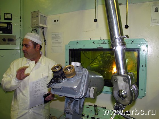 В горячих камерах производятся исследования облученных материалов и синтез радионуклидов