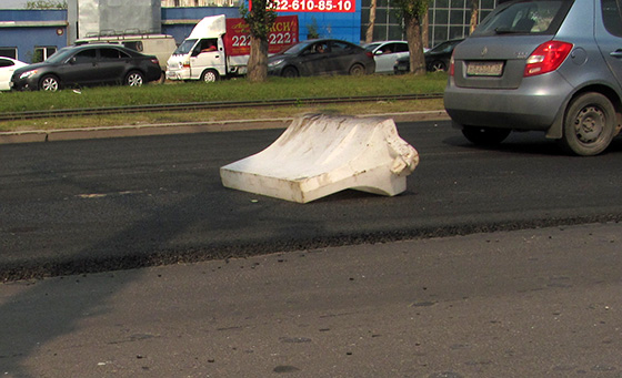 Е. Липович предупредил о необходимости соблюдать ограничения движения по свежеуложенному асфальту на проспекте Космонавтов