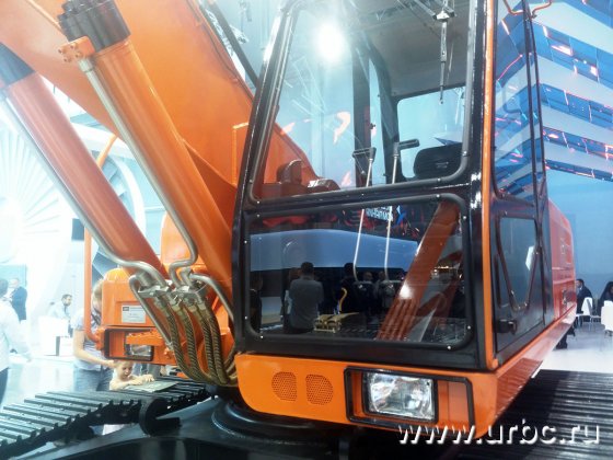 Внешний вид кабины нового экскаватора Внешний вид кабины нового экскаватора