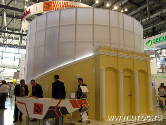 Стенд Группы Синара и ТМК стилизован под «Екатеринбург-Арену»