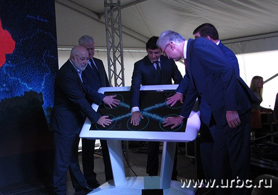 Участники церемонии произвели символический пуск ТЭЦ «Академическая» в эксплуатацию