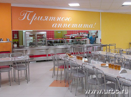 Гости посетили столовую, спортзалы, лекторий, заглянули в классы