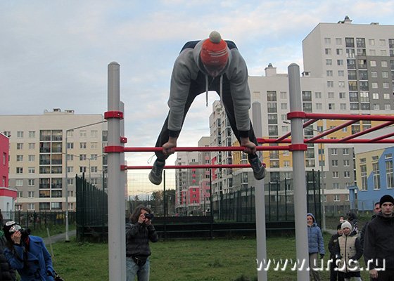 Свое мастерство гостям праздника продемонстрировали профессиональные воркаутеры Свое мастерство гостям праздника продемонстрировали профессиональные воркаутеры