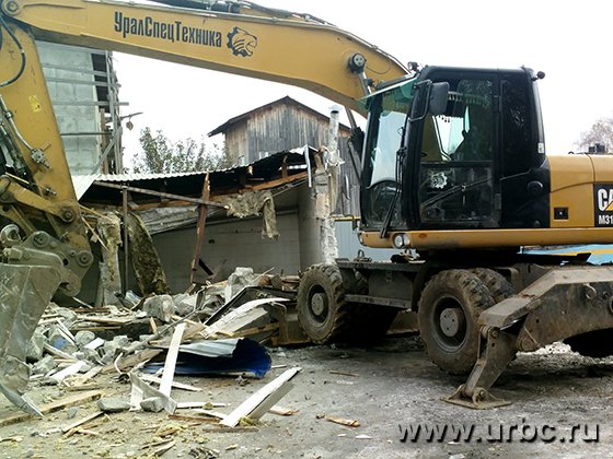 Судебные приставы пообещали убрать весь строительный мусор до конца дня