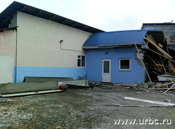 ФССП снесла только пристройку к частному дому. Само жилое здание осталось невредимым