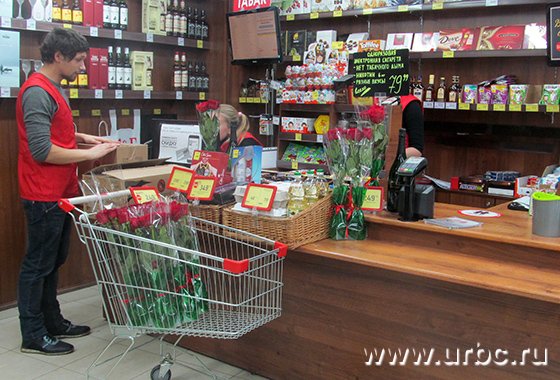 Алкомаркеты к праздникам также включаются в ценовую борьбу на рынке цветов Алкомаркеты к праздникам также включаются в ценовую борьбу на рынке цветов