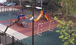 В Екатеринбурге жильцы новостройки потеряют единственную детскую площадку