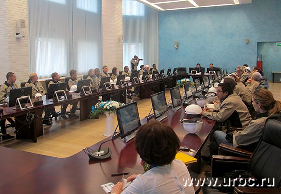 Директор АЭС Иван Сидоров и главный инженер Юрий Носов рассказали журналистам из разных стран о преимуществах реакторов на быстрых нейтронах