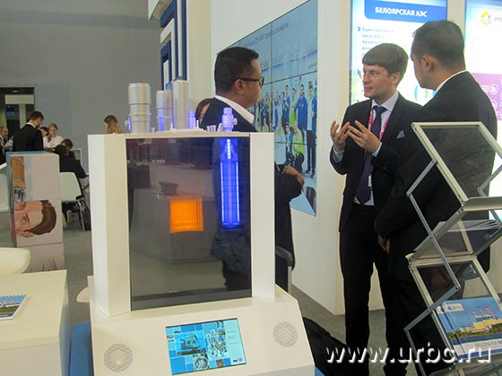 Гости стенда могут изучить устройство «быстрого» реактора БН-800 на макете