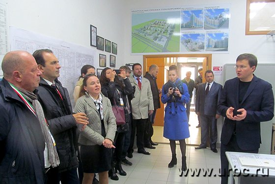 Гендиректор УК «Академический» Николай Смирнягин познакомил участников мероприятия с системами безопасности Гендиректор УК «Академический» Николай Смирнягин познакомил участников мероприятия с системами безопасности