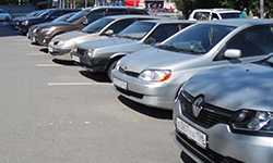 Спрос не спасает автосалоны