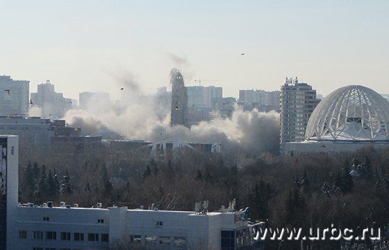 В Екатеринбурге начали сносить недостроенную телебашню