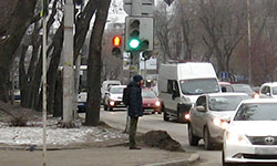 Автомобилистов загоняют в пробку