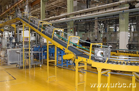 После нанесения каталитического покрытия деталь по конвейеру следует на операции сушки и обжига