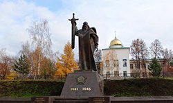 В Екатеринбурге открыли реконструированную площадь Обороны