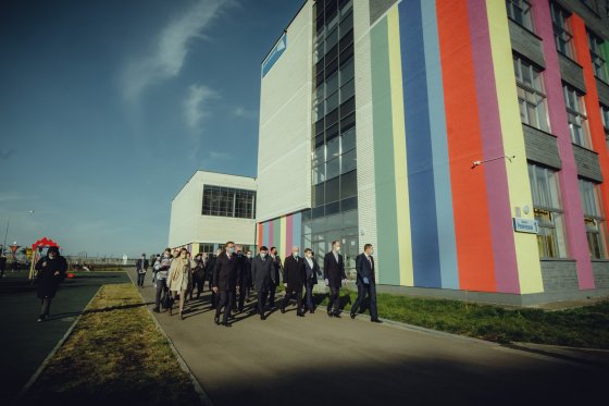 Свердловский губернатор проинспектировал строительство детского сада в Каменске-Уральском, который возводит «Атомстройкомплекс»