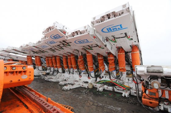 На шахте «Усковская» Распадской угольной компании осваивают новый мехкомплекс для отработки пластов мощностью до четырех метров