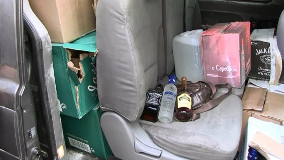 Полиция в Екатеринбурге изъяла свыше 1,3 тыс. литров алкогольной продукции без маркировки Полиция в Екатеринбурге изъяла свыше 1,3 тыс. литров алкогольной продукции без маркировки