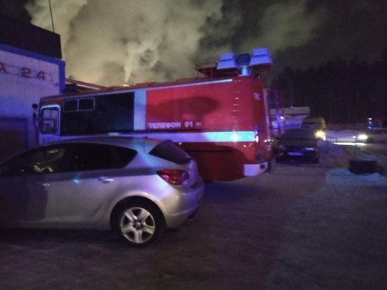 В Екатеринбурге на площади 100 кв. метров горел склад с бумажными изделиями в подвале административного здания В Екатеринбурге на площади 100 кв. метров горел склад с бумажными изделиями в подвале административного здания