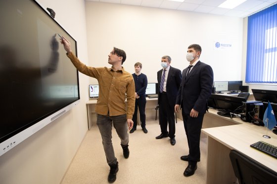 В УрФУ при поддержке компании «Россети Урал» открыли новый дисплейный класс для студентов кафедры «Электроэнергетика»